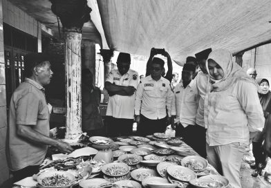 Wabup Madina Belanja Sembari Pantau Harga Bapok di Pasar Laru