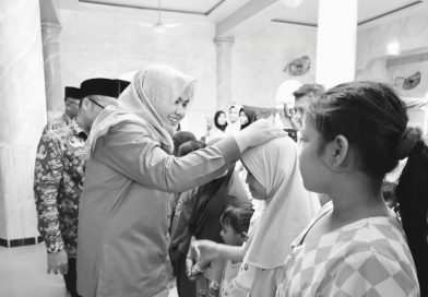 Atika Ajak Masyarakat Madina Memperhatikan Anak Yatim