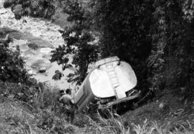 Truk Tangki CPO Jatuh ke Jurang di Desa Sipogu