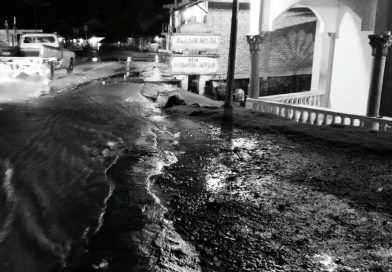 Buis Beton Tersumbat, Rumah Warga Muaramais Tergenang Saat Hujan