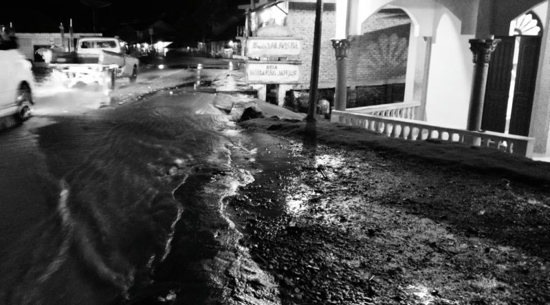 Buis Beton Tersumbat, Rumah Warga Muaramais Tergenang Saat Hujan