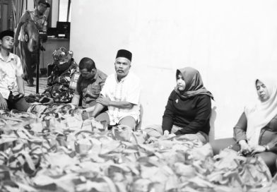 Pemkab Madina Serahkan Bantuan kepada Petani di Sayurmatua, Besok Alat Berat Turun