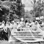 Siswa SMPN 1 Ulupungkut Peringati Hari Sungai Nasional dengan Tanam Pohon