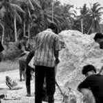 Peran Aktif Mahasiswa Kukerta UIN Suska Riau dalam Pembangunan Jalan di Tj. Pidada