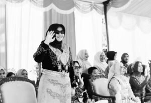 Atika Azmi dalam Balutan Daro Baro dan Semangat Perempuan Terpelajar Aceh